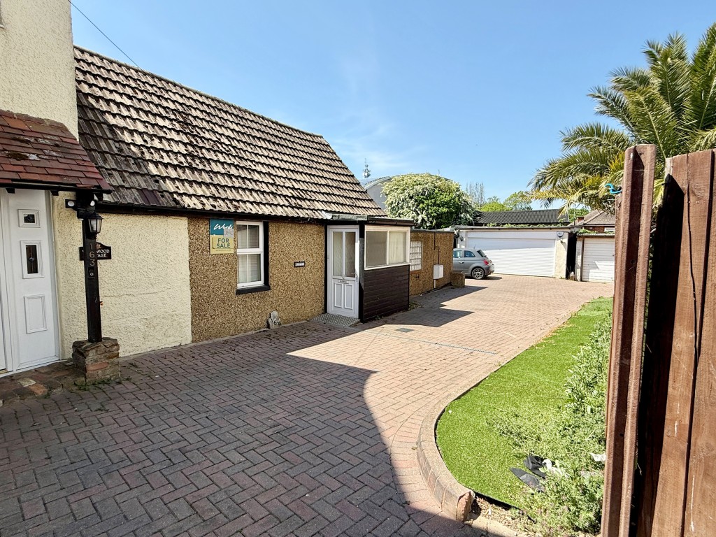 Lot: 80 - PLANNING FOR THREE DETACHED HOUSES - Access to site